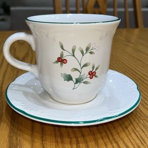 Pfaltzgraff Christmas Winterberry tea and saucer set of 6 w 8 saucers. Like new!